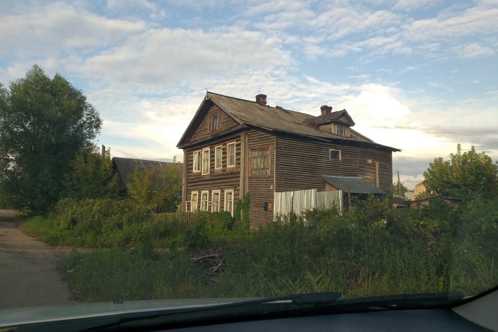 Старинный деревянный дом Вышний Волочёк